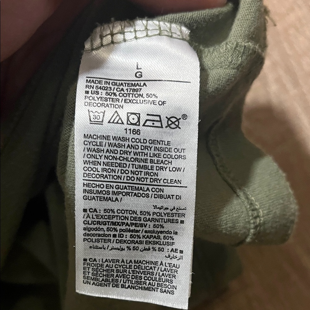 Men’s Old Navy Green Yellowstone Graphic Tee Size L - Picture 3 of 5